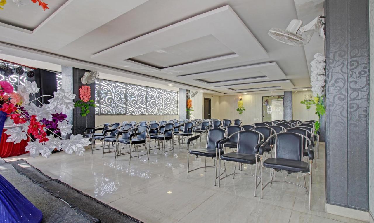 Treebo Trend Wedding Bells Kanpur Hotel Exterior photo
